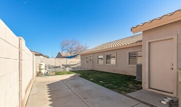 7323 N 82nd Ave in Glendale, AZ - Building Photo - Building Photo