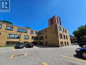 20-320 Cosburn Ave. in Toronto, ON - Building Photo - Building Photo