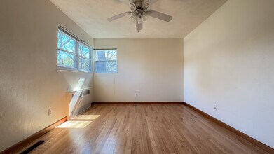 7713 N Shirland Ave in Norfolk, VA - Foto de edificio - Building Photo