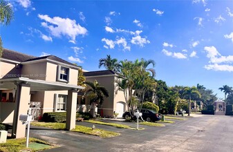 5431 SW 70th Pl N in Miami, FL - Building Photo - Building Photo