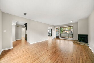 670 Highland Ct in Marietta, GA - Building Photo - Building Photo