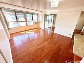 1621 Dole St in Honolulu, HI - Building Photo - Building Photo