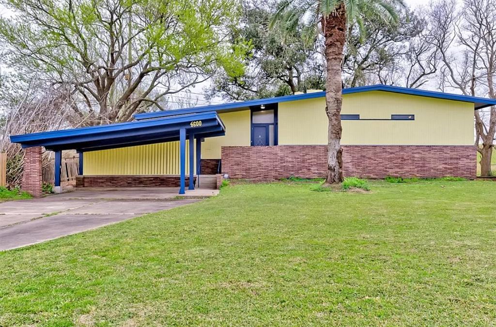 4600 Lakeshore Dr in Port Arthur, TX - Building Photo