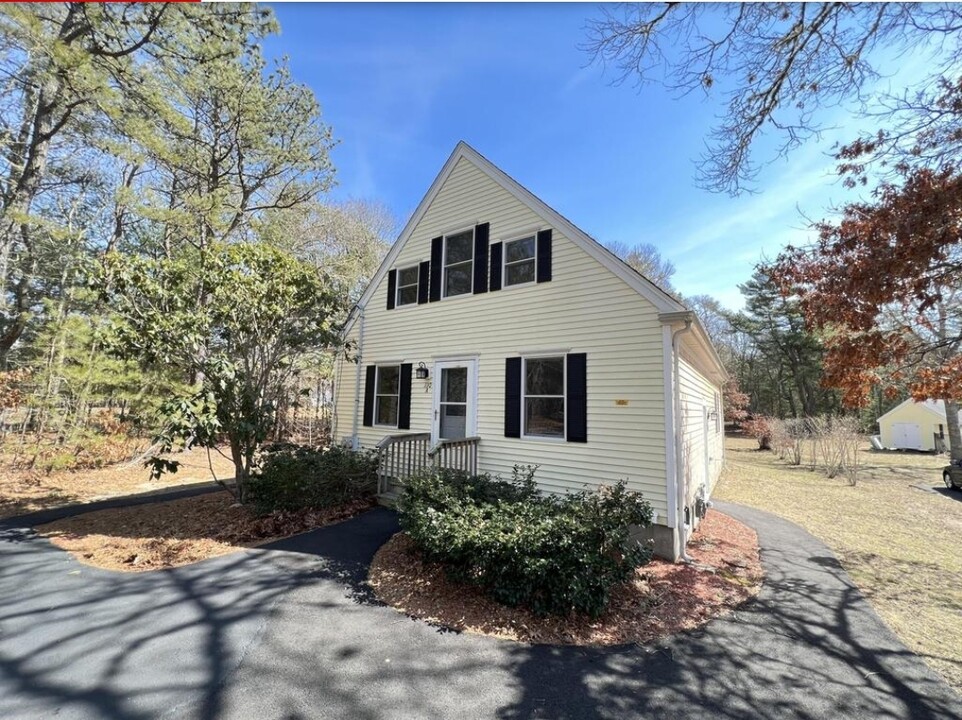 110 Degrass Rd, Unit A in Mashpee, MA - Building Photo