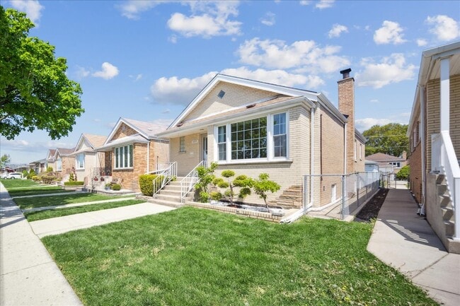 6039 S Narragansett Ave in Chicago, IL - Building Photo - Building Photo