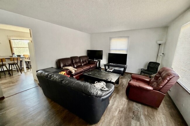 property at 902 Cedar River Dr NW