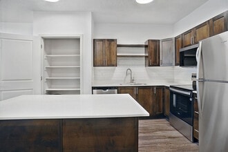 Canyon View Crossing in Orem, UT - Foto de edificio - Building Photo