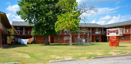 Mayridge South Apartments in Oklahoma City, OK - Foto de edificio - Building Photo