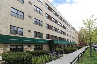 443 W Aldine, Unit 802 in Chicago, IL - Building Photo