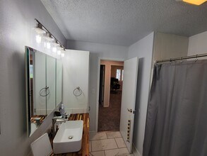 512 Spruce Dr in Pella, IA - Building Photo - Building Photo