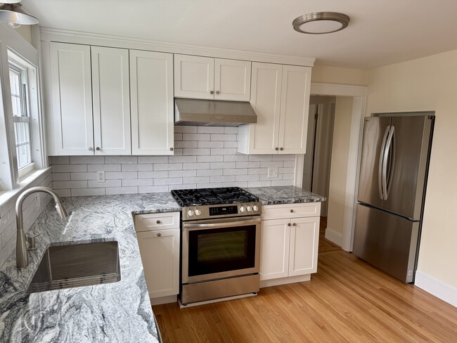 133 Elm St, Unit 133 Elm in Branford, CT - Building Photo - Building Photo