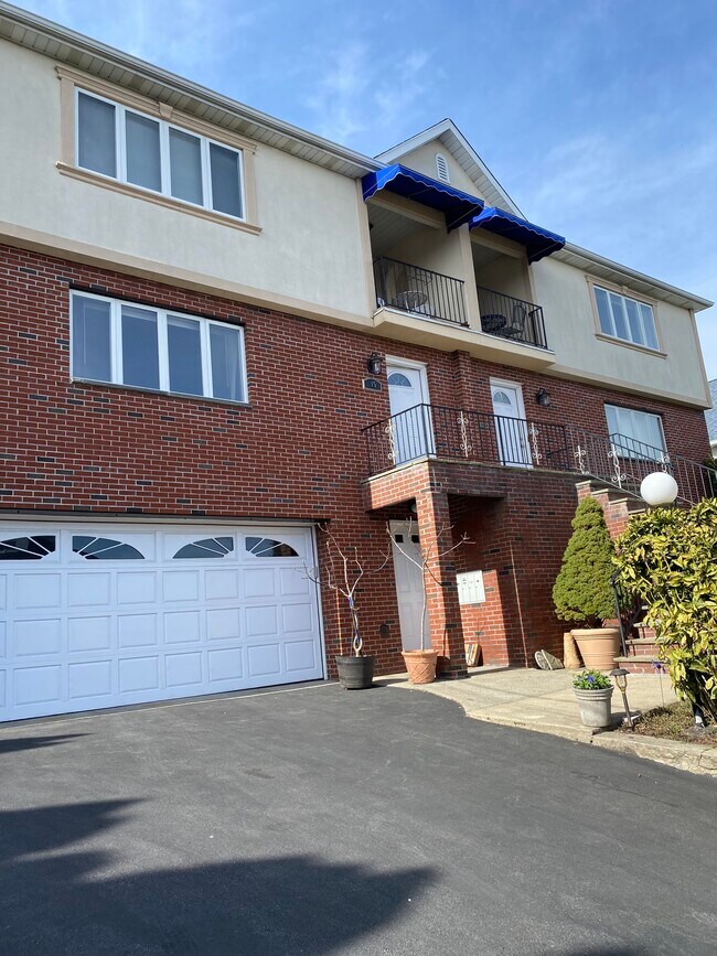 15 Acacia Ter Apartments and Nearby New Rochelle Apartments For Rent