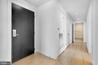 880 New Jersey Ave SE, Unit STUDIO INTERIOR UNIT in Washington, DC - Building Photo - Building Photo