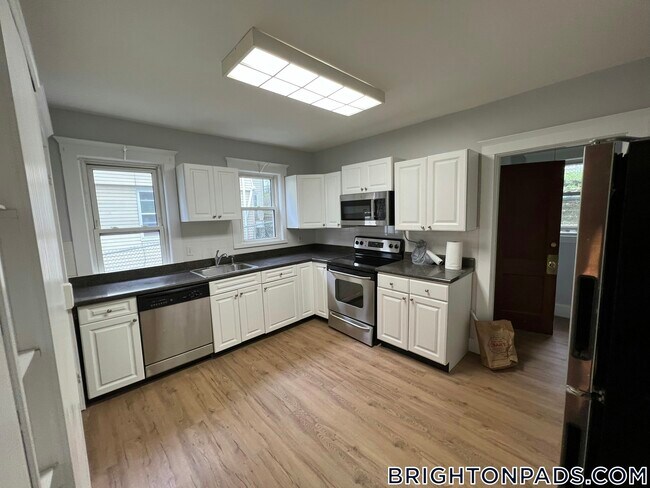 72 Nonantum St in Boston, MA - Building Photo - Building Photo