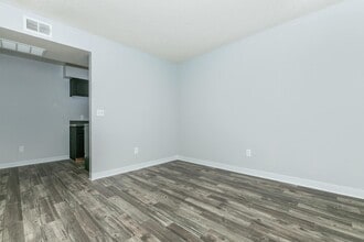 Green Leaf At Broadway in Tucson, AZ - Building Photo - Building Photo