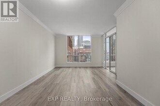 942 Yonge St in Toronto, ON - Building Photo - Building Photo