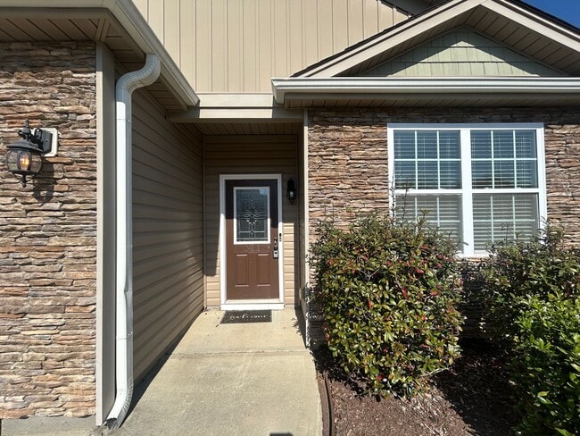 211 Addlestone Cir in Fountain Inn, SC - Building Photo - Building Photo