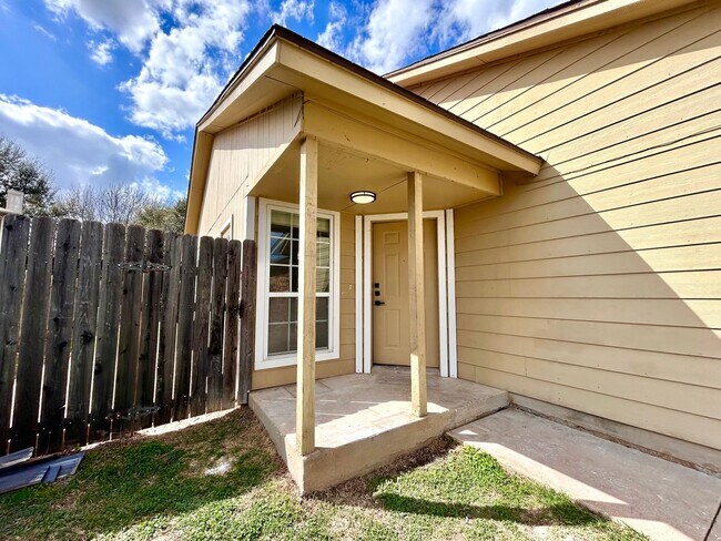 510 Greenlawn Blvd in Round Rock, TX - Building Photo - Building Photo