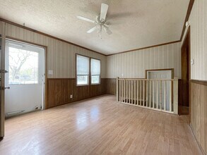 1345 S Liberty St in Independence, MO - Foto de edificio - Building Photo