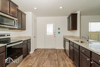 221 Riverdale Dr in Jarrell, TX - Building Photo - Building Photo
