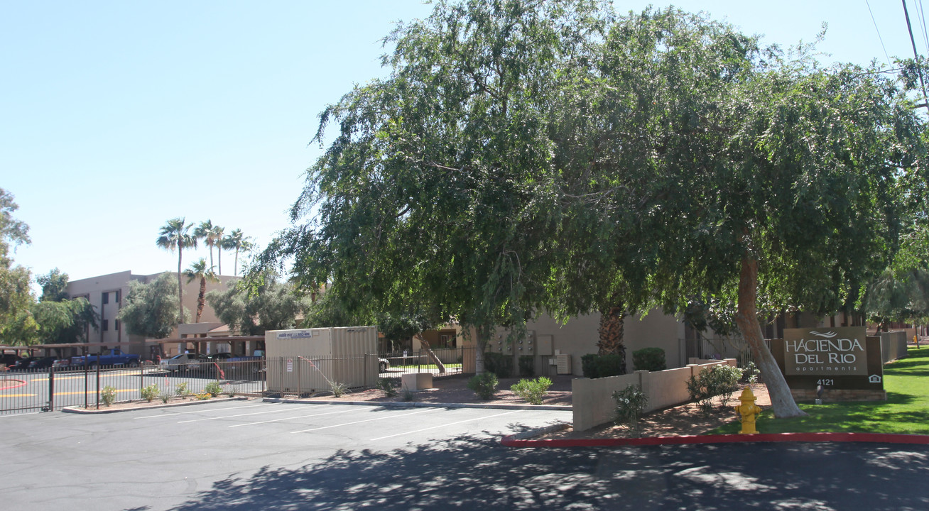 Hacienda Del Rio Apartments in Phoenix, AZ - Building Photo