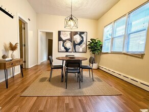 8125 S Escanaba Ave in Chicago, IL - Building Photo - Building Photo