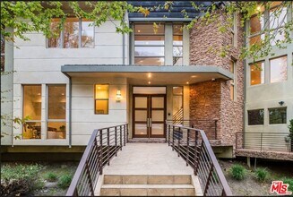 3685 Mandeville Canyon Rd in Los Angeles, CA - Building Photo - Building Photo