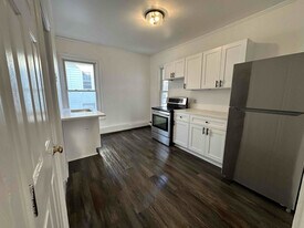 16 Spaulding St, Unit 2A in Norwich, CT - Building Photo