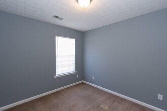 126 Viewpoint Dr in Jackson, GA - Building Photo - Building Photo