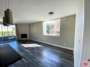 1529 S Bundy Dr in Los Angeles, CA - Building Photo - Building Photo