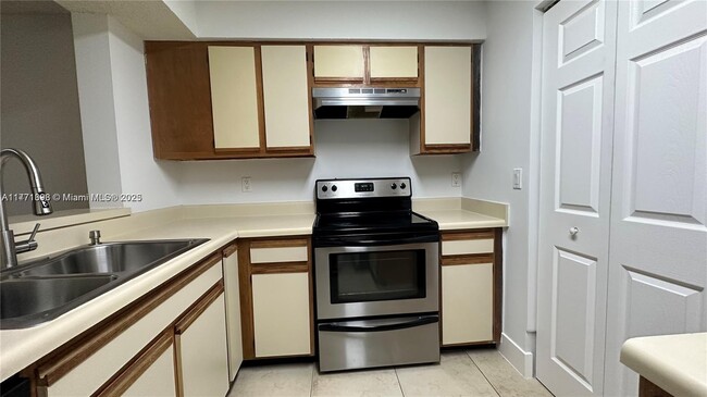1243 SW 46th Ave in Pompano Beach, FL - Building Photo - Building Photo
