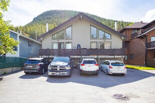 428B Muskrat St in Banff, AB - Building Photo