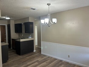 725 Duke Ave in Odessa, TX - Foto de edificio - Building Photo