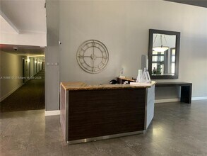 200 Leslie Dr in Hallandale Beach, FL - Building Photo - Building Photo