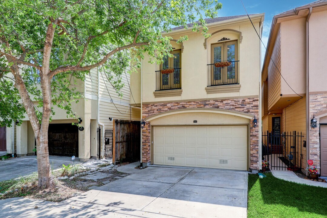 5535 Kiam St in Houston, TX - Building Photo
