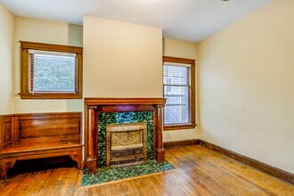 712 W 28th St, Unit 1 in Minneapolis, MN - Foto de edificio - Building Photo
