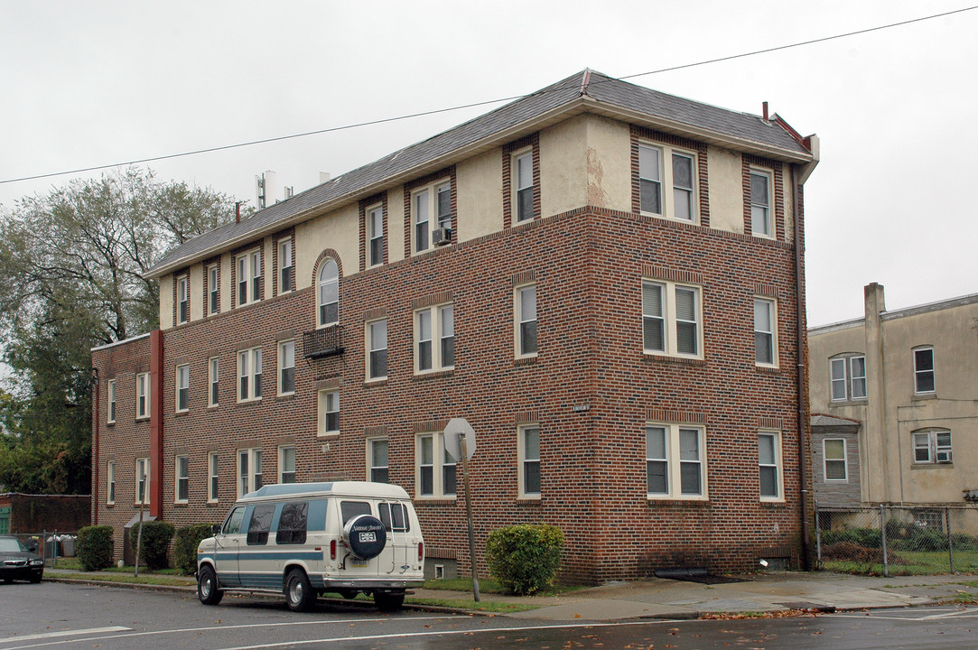 222 W Chew Ave in Philadelphia, PA - Building Photo