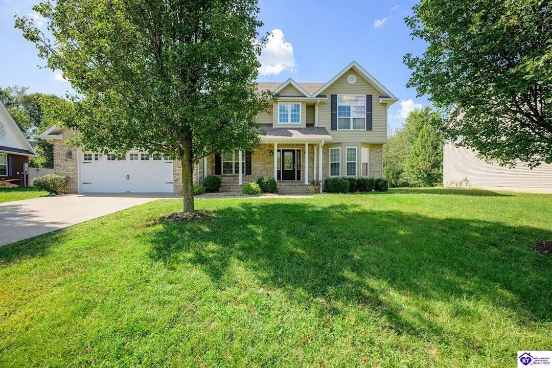 114 W Mandarin Ct in Elizabethtown, KY - Building Photo