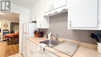 725 Melbourne Ave in Ottawa, ON - Building Photo - Building Photo