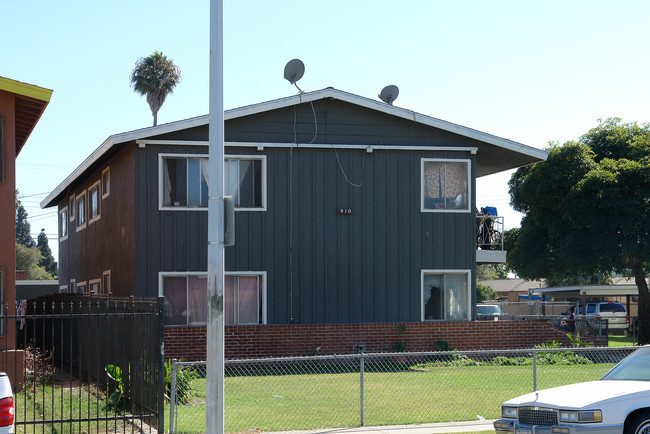 910 W Cedar Ct in Oxnard, CA - Building Photo - Building Photo