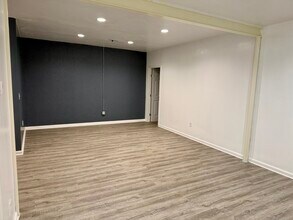 1300 W Main St, Unit B in Belleville, IL - Foto de edificio - Building Photo