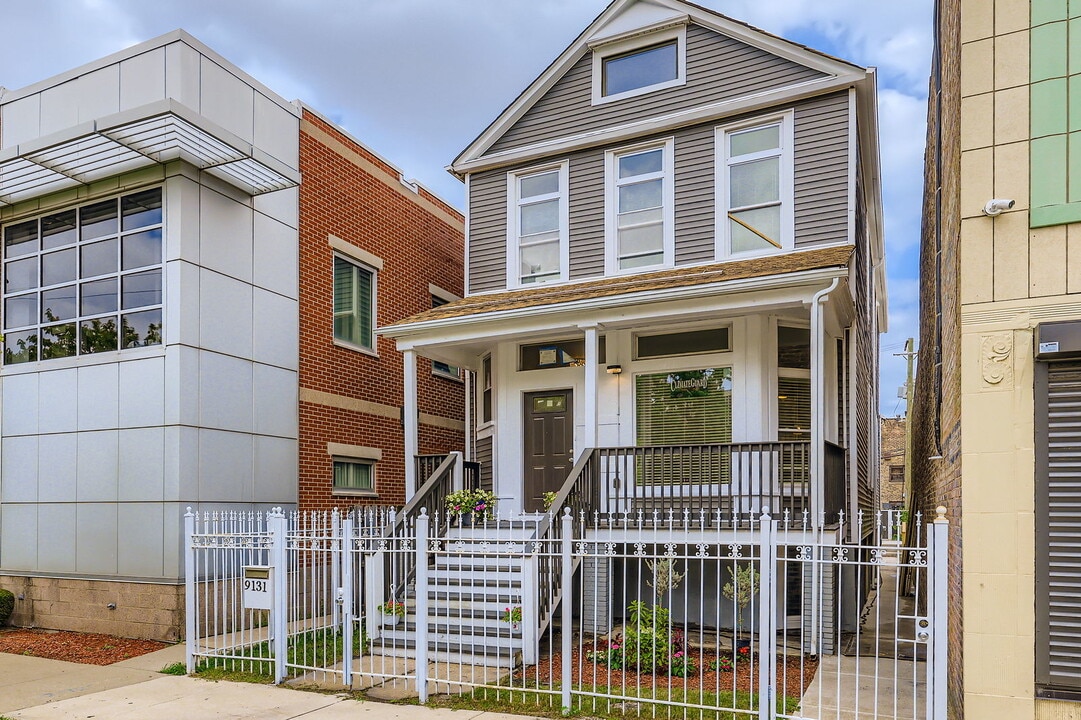 9131 S Exchange Ave in Chicago, IL - Building Photo