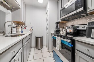 9724 Hammocks Blvd in Miami, FL - Building Photo - Building Photo
