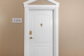 111 S Monroe St, Unit B206 in Denver, CO - Building Photo - Building Photo