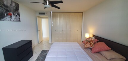 2450 NE 135th St, Unit 805 in North Miami, FL - Building Photo - Building Photo