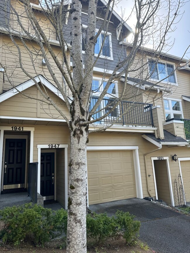 property at 1947 NE Killian Ln