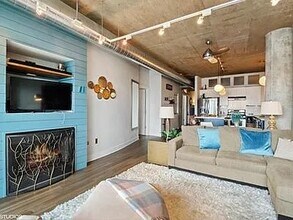 125 E 13th St in Chicago, IL - Building Photo - Building Photo