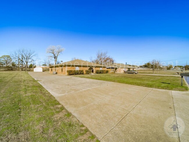 6529 Amundson Rd in North Richland Hills, TX - Building Photo - Building Photo