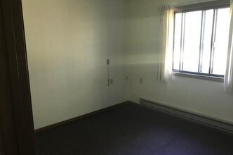 302 Clyde St, Unit # 1 in Avoca, WI - Foto de edificio - Building Photo