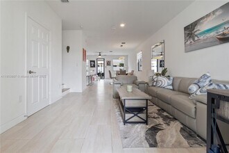 3431 W 109th Pl in Hialeah, FL - Building Photo - Building Photo